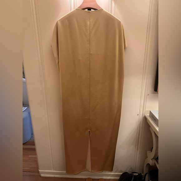 NWOT Totême | Hay Gold Knot Detail Cape Satin Dress - Picture 4 of 6